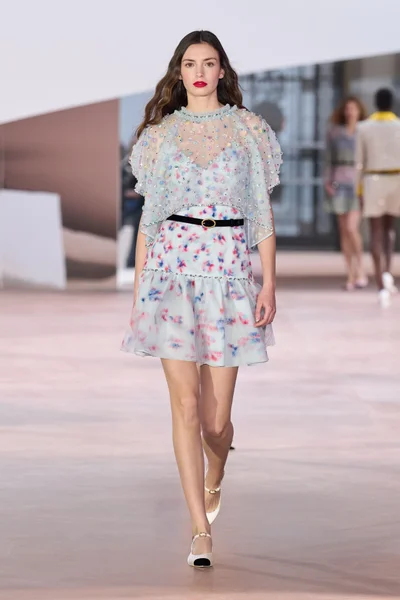 Look 25